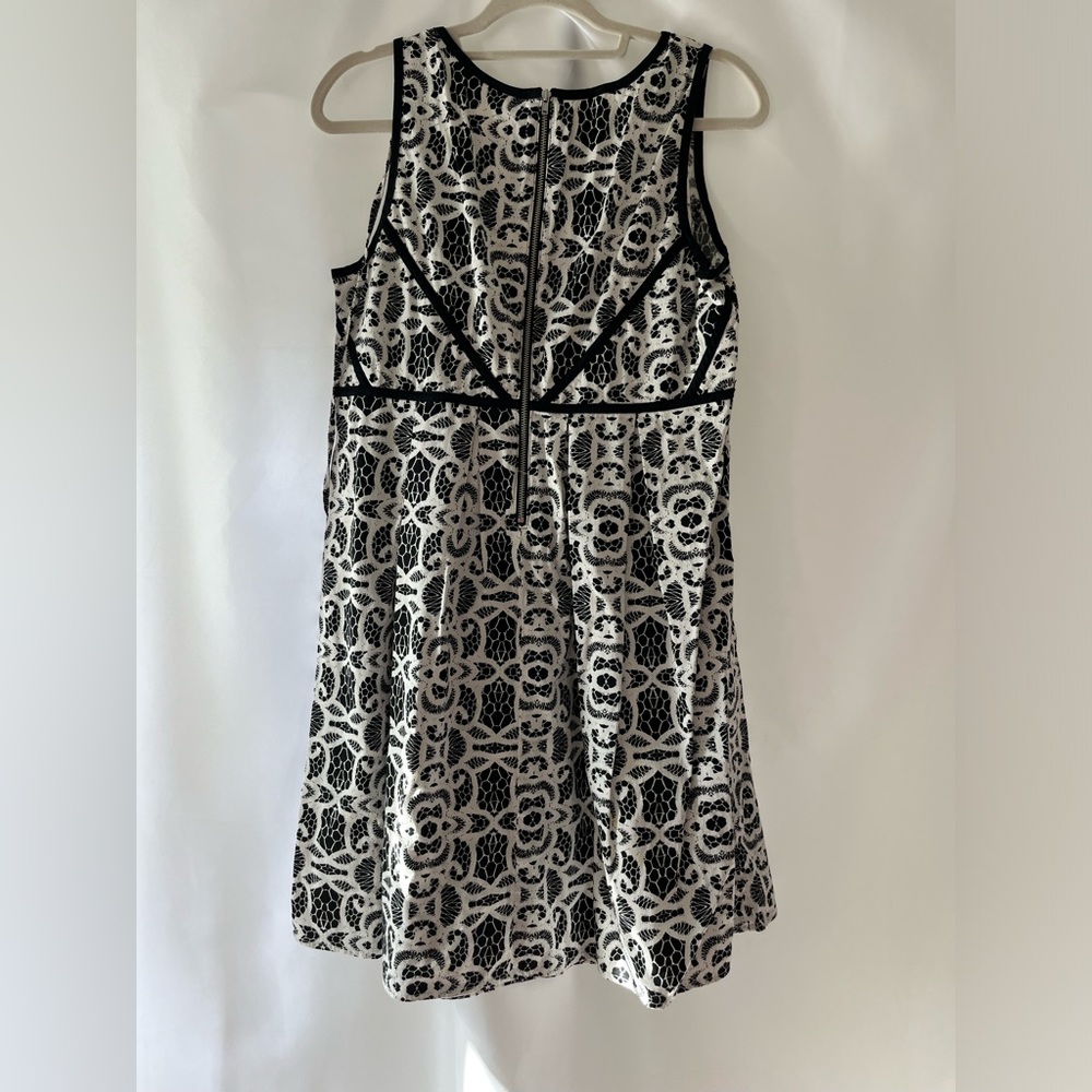 Motherhood Maternity - black and white detail dress - sz. L, brand new! - Picture 5 of 5